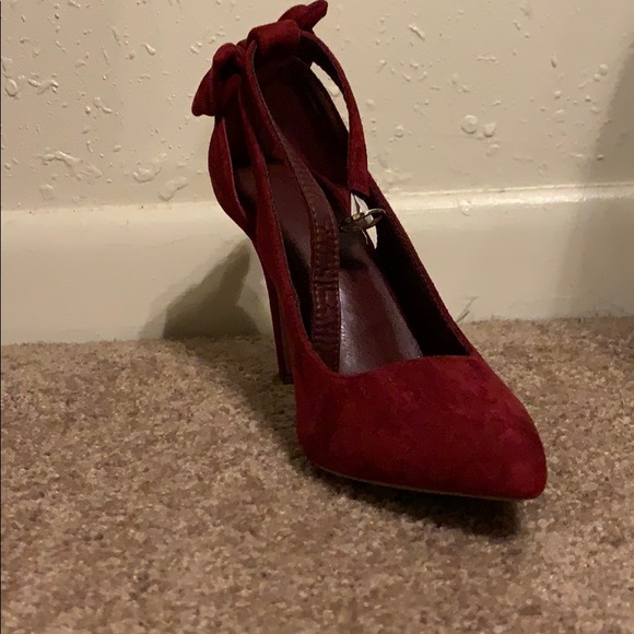Burgundy heels - Picture 2 of 3